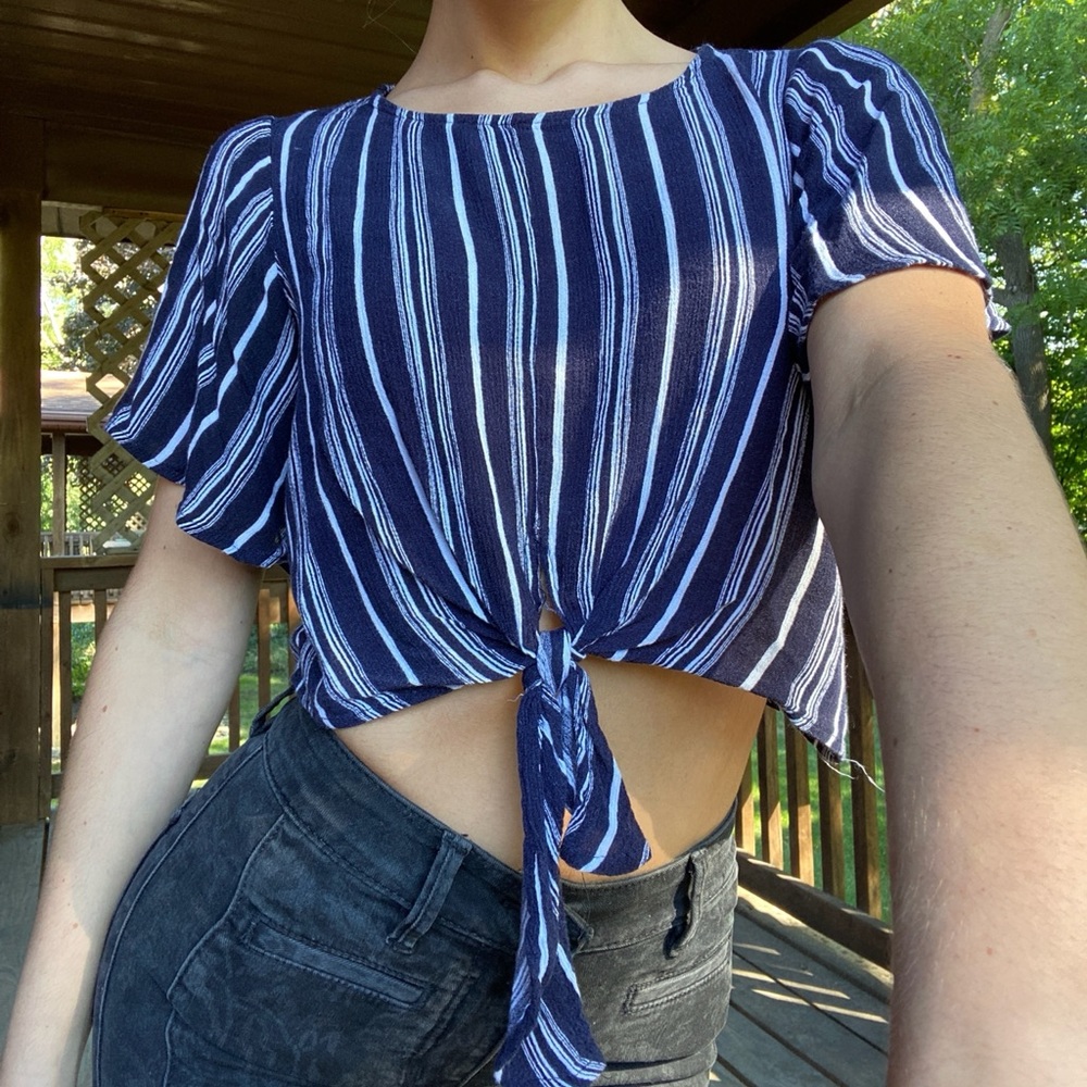 Striped boutique brand top with a tie front and flowy sleeves. Size S.